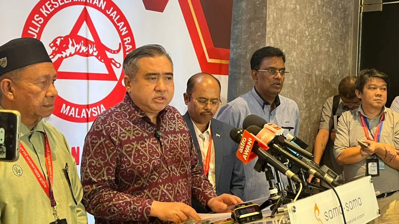 Anthony Loke MKJR