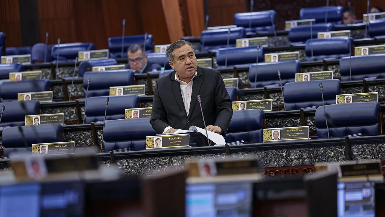 KUALA LUMPUR, 24 Jun — Menteri Pengangkutan Anthony Loke ketika sesi menggulung perbahasan semasa Mesyuarat Kedua, Penggal Kelima, Parlimen Ke-15 di Bangunan Parlimen hari ini.  -- fotoBERNAMA (2026) HAK CIPTA TERPELIHARA