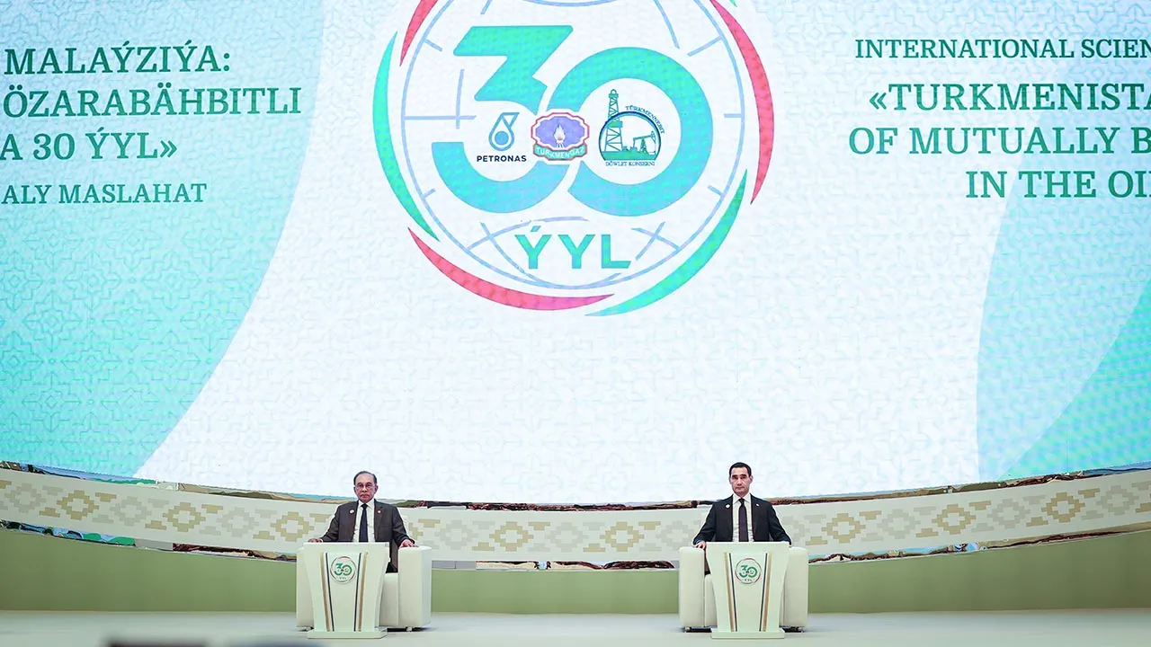 ASHGABAT (TURKMENISTAN), June 19 -- Prime Minister Datuk Seri Anwar Ibrahim (left) and Turkmenistan President Serdar Berdimuhamedov (right) attend the opening ceremony of the Turkmenistan-Malaysia: 30 Years of Mutually Beneficial Cooperation in the Oil and Gas Industry and New Horizon of Partnership Forum at the Chamber of Commerce and Industry of Turkmenistan here today.  --fotoBERNAMA (2026) COPYRIGHT RESERVED