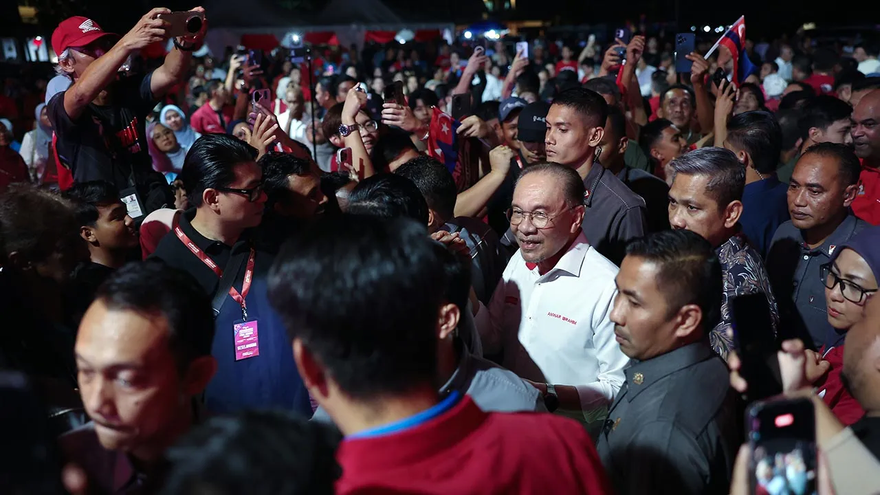 TANGKAK, 22 Jun -- Perdana Menteri Datuk Seri Anwar Ibrahim menghadiri majlis Pengumuman Calon Pakatan Harapan Pilihan Raya Negeri Johor Ke-16 di Bukit Gambir, hari ini.  --fotoBERNAMA (2026) HAK CIPTA TERPELIHARA