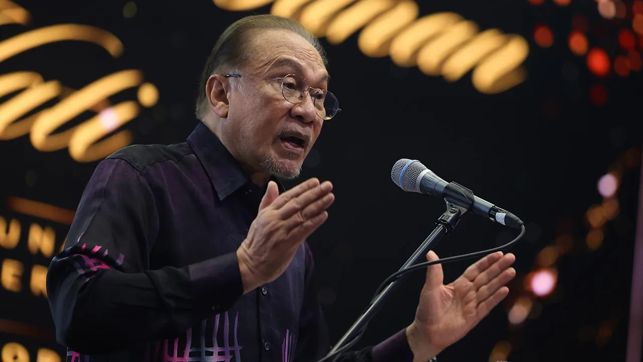 SEREMBAN, 20 Jun -- Perdana Menteri Datuk Seri Anwar Ibrahim ketika berucap pada Majlis Makan Malam Himpunan Pertubuhan Lima Generasi Malaysia di sebuah hotel malam ini..  --fotoBERNAMA (2026) HAK CIPTA TERPELIHARA