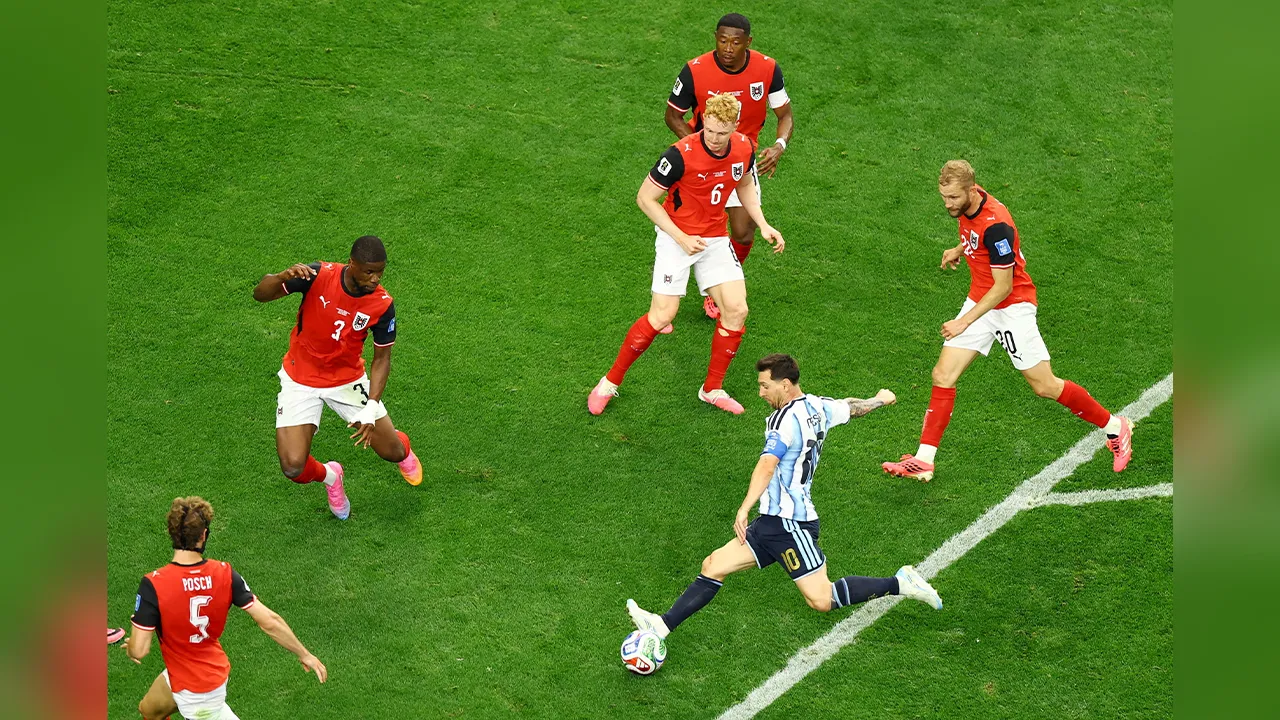 Soccer Football - FIFA World Cup 2026 - Group J - Argentina v Austria - Dallas Stadium, Arlington, Texas, U.S. - June 22, 2026 Argentina's Lionel Messi in action with Austria's Kevin Danso, Nicolas Seiwald, David Alaba, Konrad Laimer and Stefan Posch as he shoots at goal REUTERS/Issei Kato TPX IMAGES OF THE DAY