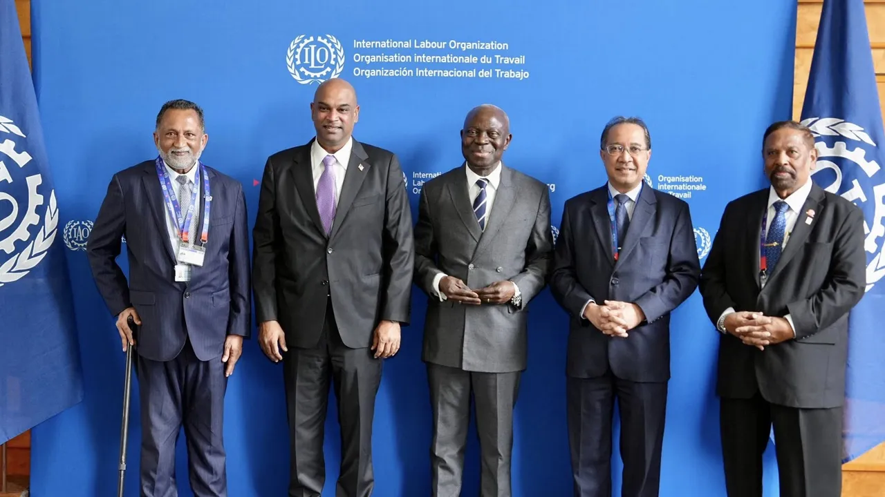 Keadilan sosial dan standard buruh global kekal menjadi teras pendirian Kerajaan Malaysia melalui penyerahan surat rasmi penyertaan Malaysia dalam Global Coalition for Social Justice kepada Pertubuhan Buruh Antarabangsa (ILO) yang diketuai oleh Ketua Pengarahnya, TYT Gilbert F. Houngbo diiringi Penolong Ketua Pengarah dan Pengarah Serantau bagi Asia dan Pacific Kaori Nakamura Osaka dan Penasihat Kanan kepada Ketua Pengarah ILO, Hitomi Nakagome. 