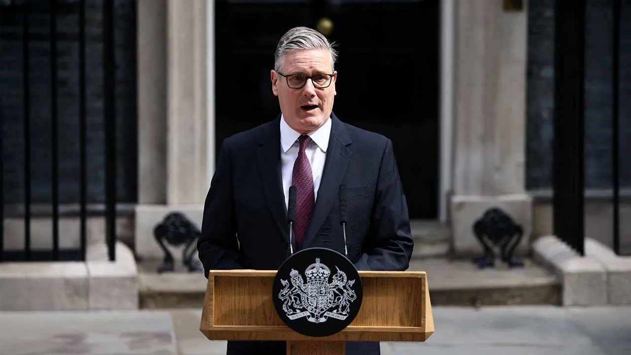 British Prime Minister Keir Starmer announces the timeline for his resignation, outside 10 Downing Street, in London, Britain, June 22, 2026. REUTERS/Jack Taylor