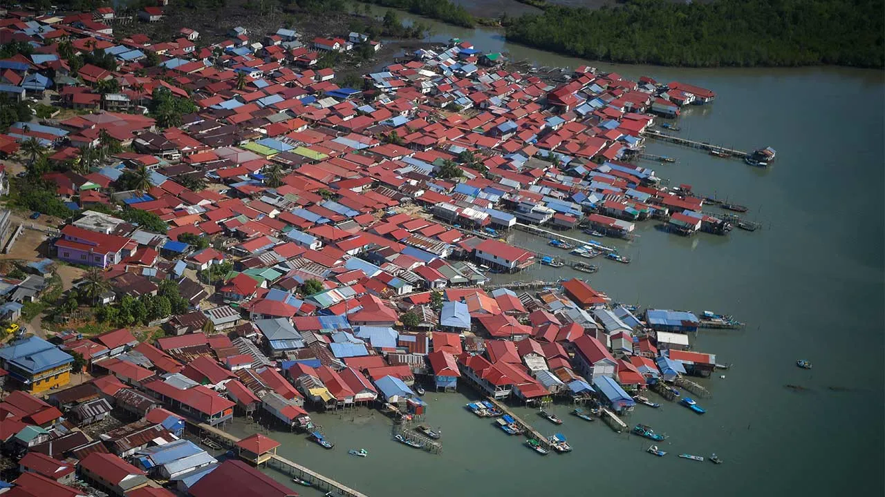 LANGKAWI, 24 Jun -- Rakaman gambar tinjauan udara dari pesawat TUDM di sekitar kawasan perumahan Bukit Malut Langkawi yang dipercayai menjadi tempat tinggal pendatang tanpa izin ketika Pasukan Petugas Kebangsaan (NTF) melakukan tinjauan hari ini. --fotoBERNAMA (2020) HAK CIPTA TERPELIHARA