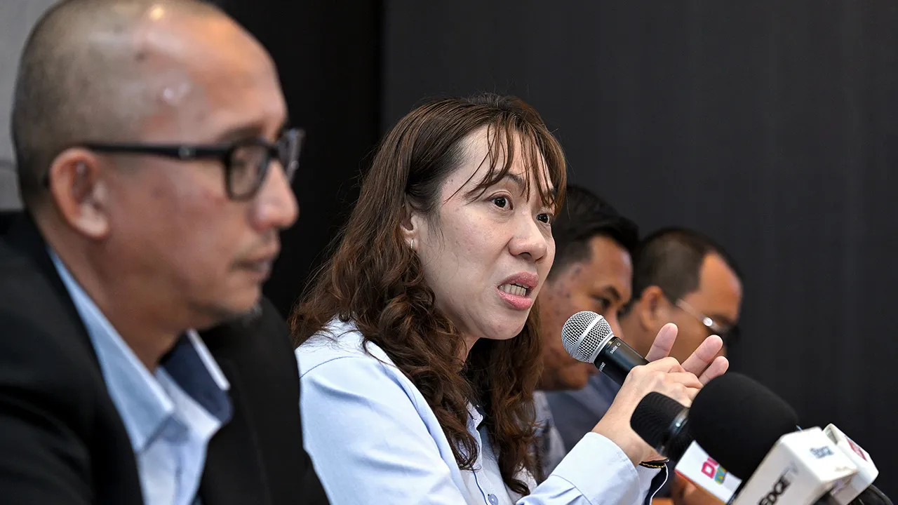 KUALA LUMPUR, 24 Jun -- Ketua Pegawai Eksekutif Divisyen Tol IJM Corporation Bhd, Chua Lay Hoon (dua,kiri) ketika Taklimat Media dan Sidang Akhbar Projek Sambungan Lebuhraya Baru Pantai (NPE 2) di Pantai Sentral Park hari ini.  --fotoBERNAMA (2026) HAK CIPTA TERPELIHARA