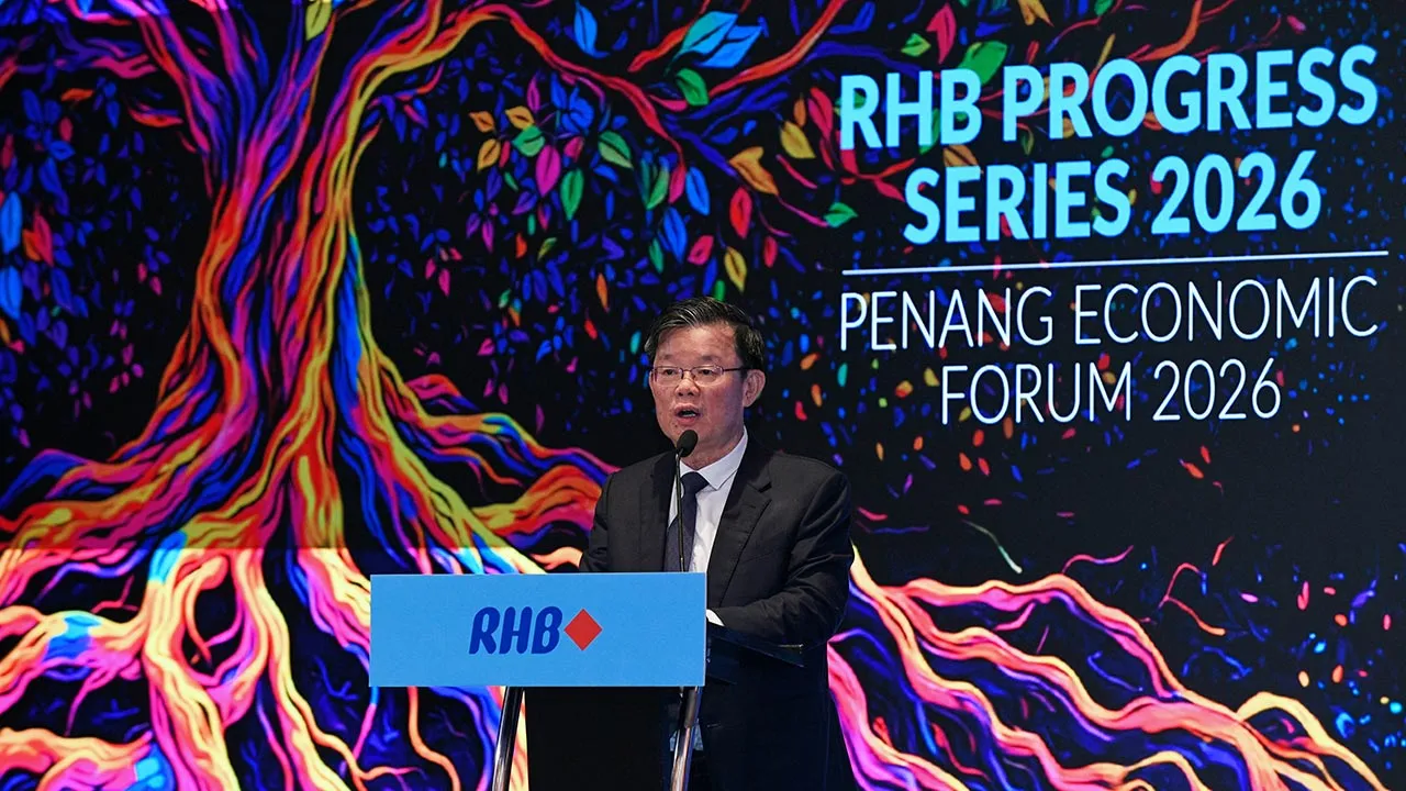 GEORGE TOWN, June 18 -- Penang Chief Minister Chow Kon Yeow deliveres his keynote address at the Penang Economic Forum 2026 here today.  The one day forum jointly organised by RHB Banking Group, Penang Institute and the Ministry of Entrepreneur Development and Cooperatives.  --fotoBERNAMA (2026) COPYRIGHT RESERVED