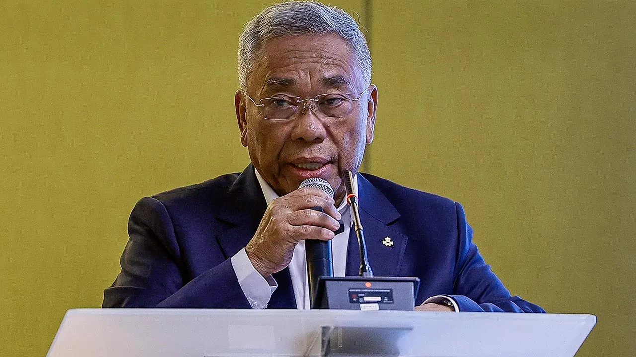 KUALA LUMPUR, 29 Jan -- Pengerusi Eksekutif Maharani Energy Gateway Sdn. Bhd. Datuk Dr Daing A Malek Daing A Rahaman ketika berucap pada Majlis Menandatangani Perjanjian Antara Maharani Energy Gateway Sdn. Bhd. Dan CEIG (M) Sdn. Bhd., di Menara MITI, hari ini.  -- fotoBERNAMA (2024) HAK CIPTA TERPELIHARA