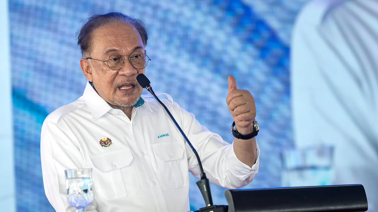 KEPALA BATAS, 20 Jun -- Perdana Menteri Datuk Seri Anwar Ibrahim menyampaikan ucapan perasmian Majlis Pecah Tanah Setia Fontaines Industrial Park di Setia Experience Centre hari ini.  --fotoBERNAMA (2026) HAK CIPTA TERPELIHARA