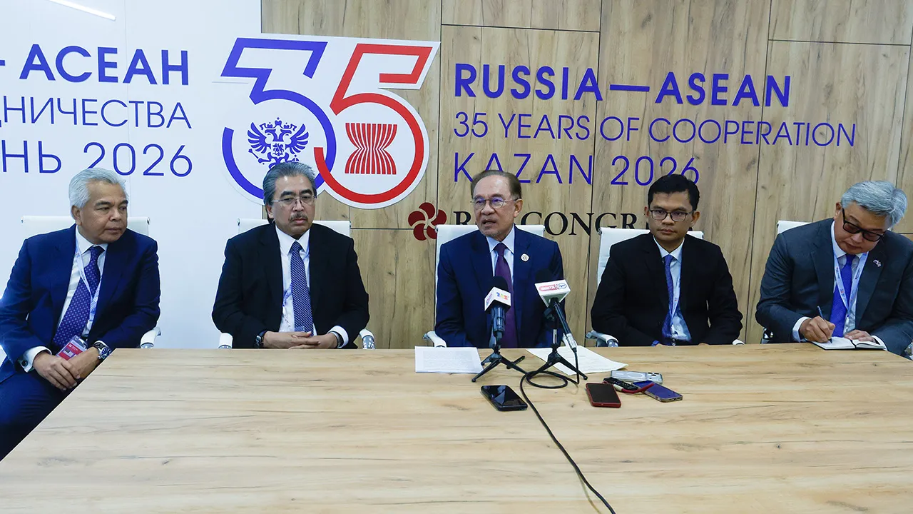 KAZAN, June 18 -- Prime Minister Datuk Seri Anwar Ibrahim at a press conference in conjunction with the Russia-ASEAN Summit at the Kazan Expo International Exhibition Centre here today.  --fotoBERNAMA (2026) COPYRIGHT RESERVED