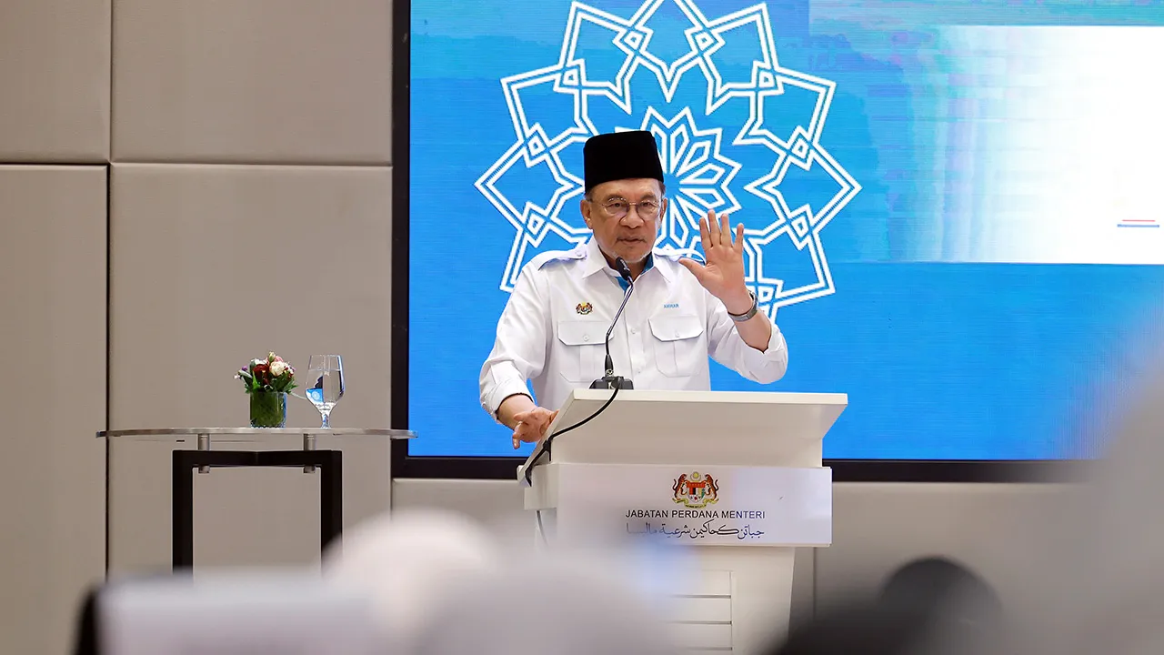 PUTRAJAYA, 27 Jun -- Perdana Menteri Datuk Seri Anwar Ibrahim menyampaikan ucapan pada Perasmian Konvensyen Kebangsaan Profesion Peguam Syarie 2026 hari ini.  -- fotoBERNAMA (2026) HAK CIPTA TERPELIHARA