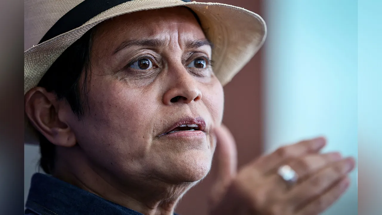 KOTA TINGGI, 13 Jun -- Menteri di Jabatan Perdana Menteri (Undang-undang dan Reformasi Institusi), Datuk Seri Azalina Othman Said bercakap pada sidang media selepas Majlis Perasmian Pejabat Satelit Jabatan Bantuan Guaman Pengerang di Mahkamah Pengerang hari ini.  --fotoBERNAMA (2026) HAK CIPTA TERPELIHARA