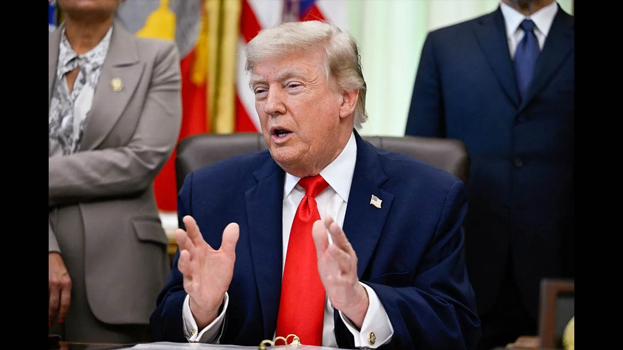 U.S. President Donald Trump gestures as he speaks in the Oval Office at the White House in Washington, D.C., U.S., June 11, 2026. REUTERS/Daniel Heuer