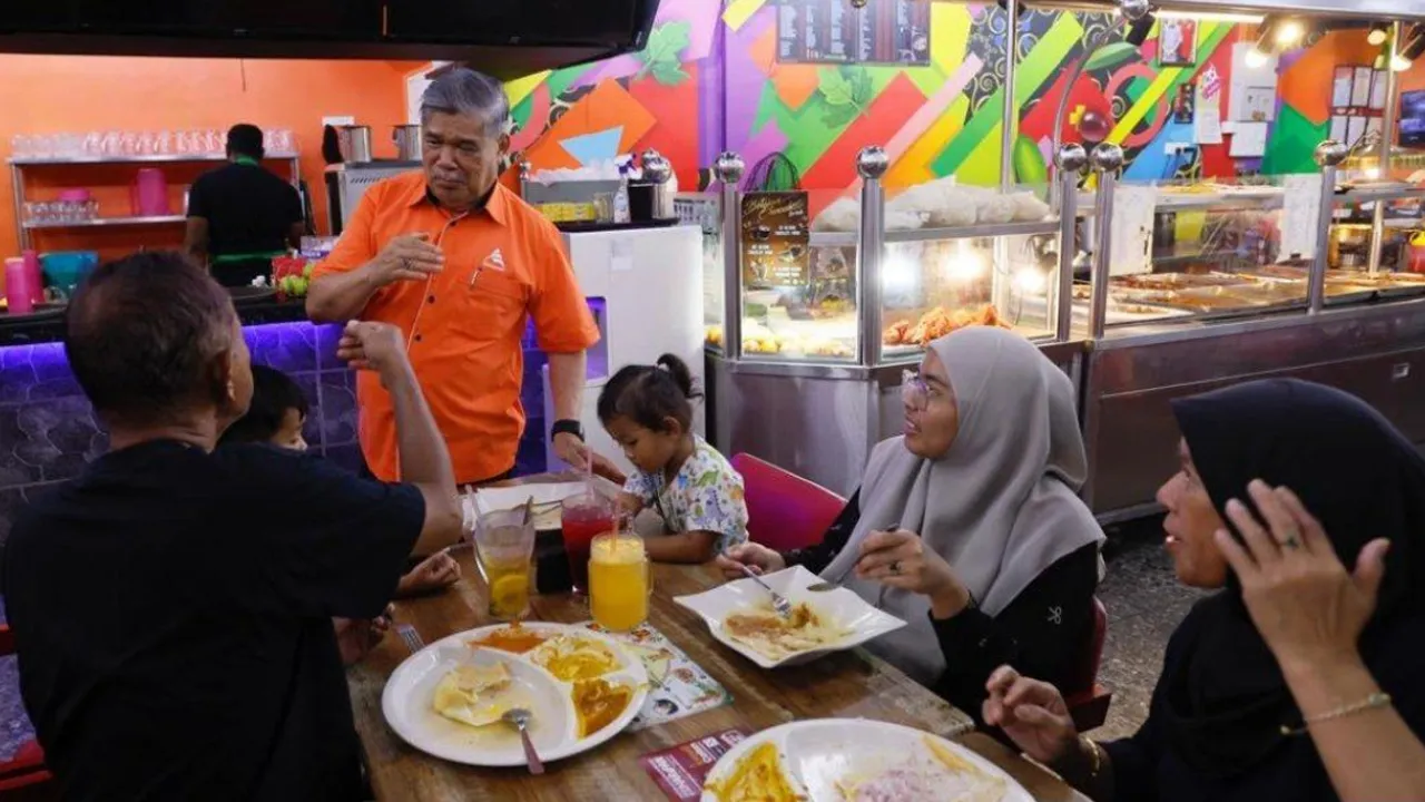 MUAR, 30 Jun (Bernama) -- Pembangunan infrastruktur mega di Johor supaya setaraf dengan Singapura memerlukan penyelarasan antara kerajaan negeri dan Persekutuan bagi memastikan penyaluran peruntukan berbilion ringgit berjalan lancar. Presiden Parti Amanah Negara (Amanah) Datuk Seri Mohamad Sabu berkata jajaran pentadbiran yang selari itu kritikal memandangkan komponen utama pembangunan pengangkutan, logistik dan pintu sempadan negeri berada di bawah bidang kuasa langsung Kerajaan Persekutuan.
