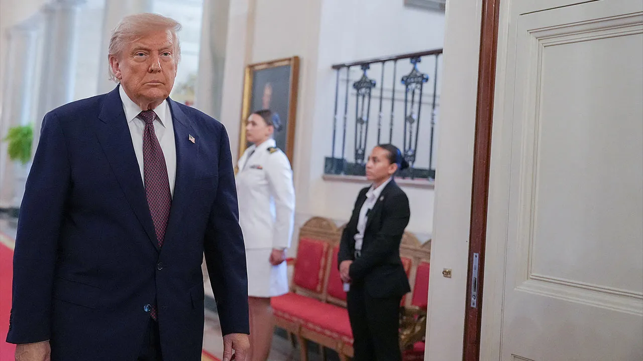 U.S. President Donald Trump walks to attend a Medal of Honor ceremony at the White House in Washington, D.C., U.S., June 18, 2026. REUTERS/Eric Lee