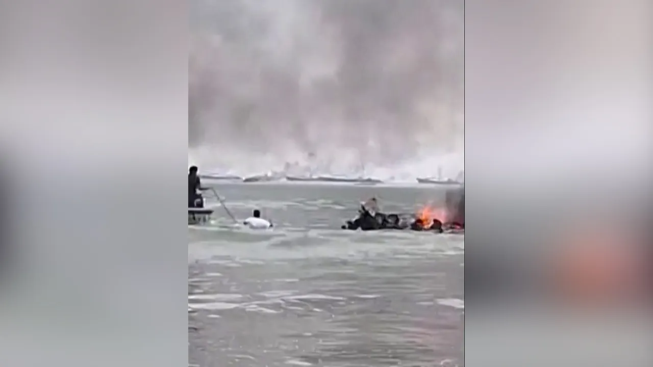 Massive fire destroys several fishing boats in Ecuadorean harbor. Screenshot Video REUTERS