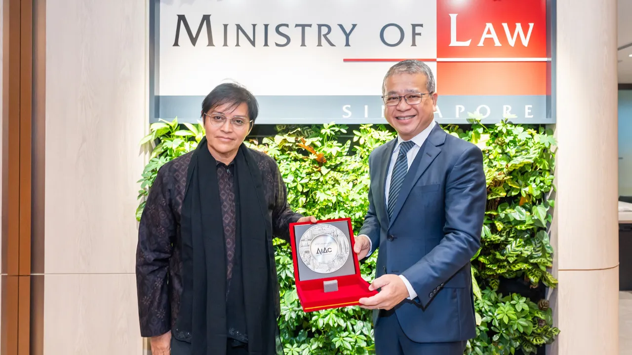  A pleasure to have hosted the visit of Malaysia’s Minister in the Prime Minister’s Department (Law and Institutional Reform), Dato’ Sri Azalina Othman Said today._FB Edwin Tong