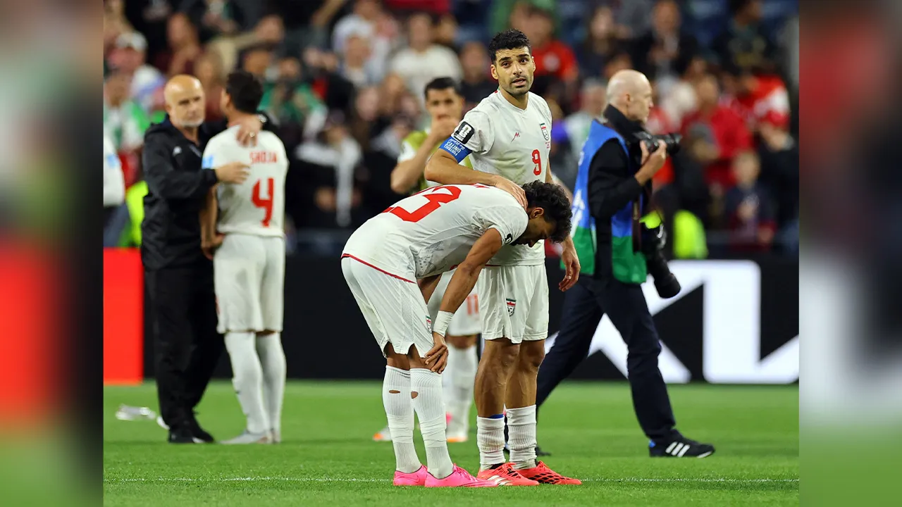 Soccer Football - FIFA World Cup 2026 - Group G - Egypt v Iran - Seattle Stadium, Seattle, Washington, U.S. - June 26, 2026 Iran's Ramin Rezaeian and Mehdi Taremi look dejected after the match REUTERS/Daniel Cole