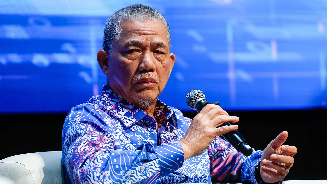 KUALA LUMPUR, June 4 -- Deputy Prime Minister and Minister of Energy Transition and Water Transformation (PETRA), Datuk Seri Fadillah Yusof, speaks at a Ministerial Session on “Powering Malaysia’s Next Growth Chapter: Energy, Economy & Digital In Sync” at the Energy Transition Conference 2026 here today.  -- fotoBERNAMA (2026) COPYRIGHT RESERVED