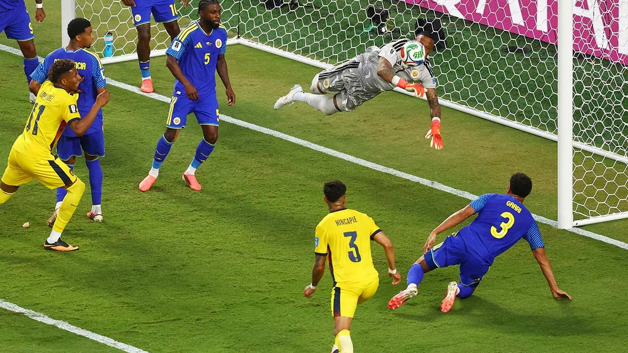 Soccer Football - FIFA World Cup 2026 - Group E - Ecuador v Curacao - Kansas City Stadium, Kansas City, Missouri, U.S. - June 20, 2026 Curacao's Eloy Room in action as he makes a save from Ecuador's Gonzalo Plata REUTERS/Kai Pfaffenbach TPX IMAGES OF THE DAY