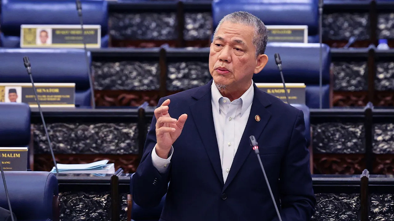 KUALA LUMPUR, 9 Julai — Timbalan Perdana Menteri Datuk Seri Fadillah Yusof merangkap Ahli Parlimen Petra Jaya pada Persidangan Dewan Rakyat sempena Mesyuarat Kedua, Penggal Ketiga Parlimen Kelima Belas di Bangunan Parlimen hari ini.  --fotoBERNAMA (2024) HAK CIPTA TERPELIHARA