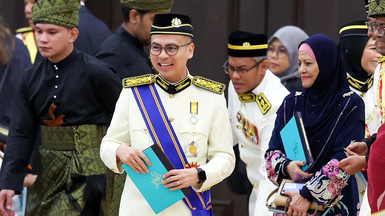 KUALA LUMPUR, 1 Jun -- Menteri Komunikasi Datuk Fahmi Fadzil turut hadir pada Istiadat Menghadap dan Pengurniaan Darjah Kebesaran, Bintang dan Pingat Persekutuan bersempena Ulang Tahun Hari Keputeraan Rasmi Yang di-Pertuan Agong Sultan Ibrahim di Istana Negara hari ini.  -- fotoBERNAMA (2026) HAK CIPTA TERPELIHARA
