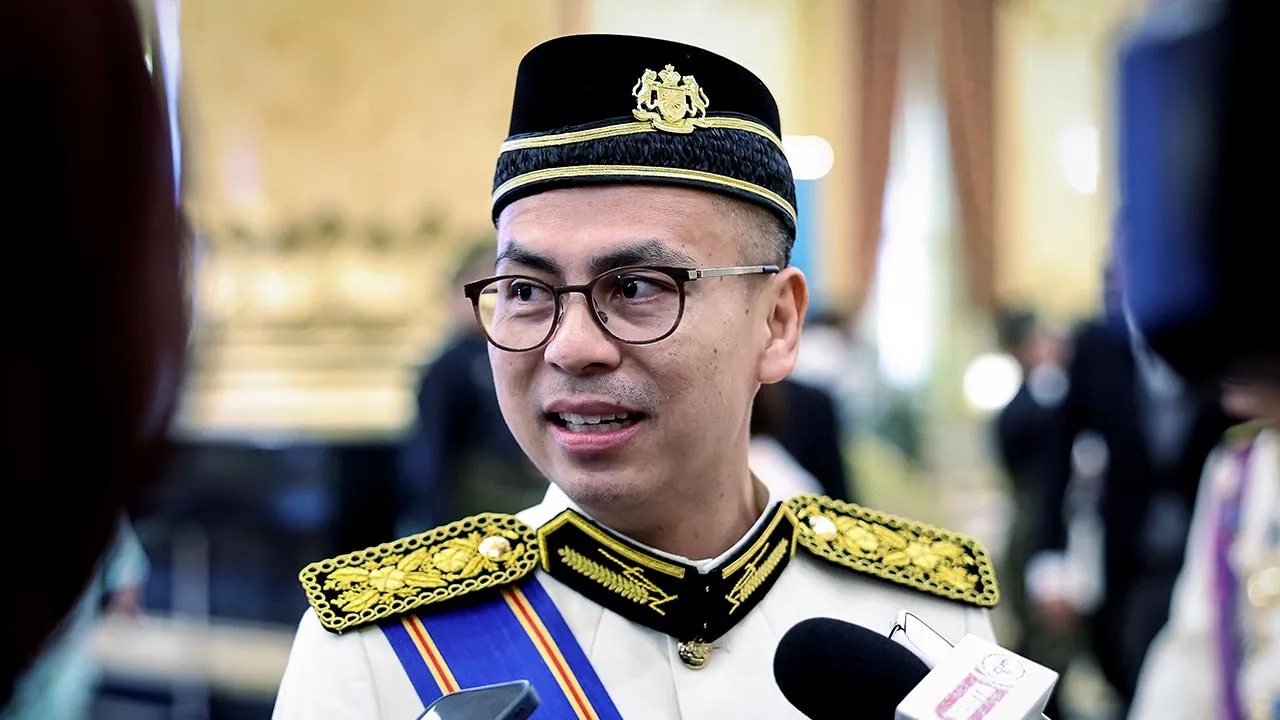 KUALA LUMPUR, 1 Jun -- Menteri Komunikasi Datuk Fahmi Fadzil ditemui media selepas Istiadat Menghadap dan Pengurniaan Darjah Kebesaran, Bintang dan Pingat Persekutuan bersempena Ulang Tahun Hari Keputeraan Rasmi Yang di-Pertuan Agong Sultan Ibrahim di Istana Negara hari ini.  -- fotoBERNAMA (2026) HAK CIPTA TERPELIHARA