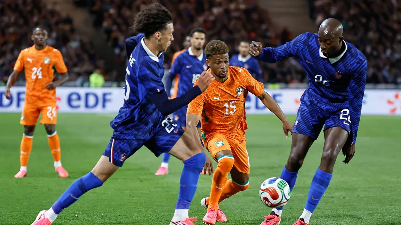 Ivory Coast's Amad Diallo, centre, challenges for the ball with France's Jean-Philippe Mateta, right, and France's Maghnes Akliouche during the international friendly soccer match between France and Ivory Coast in Nantes, France, Thursday, June 4, 2026. (AP Photo/Jeremias Gonzalez)