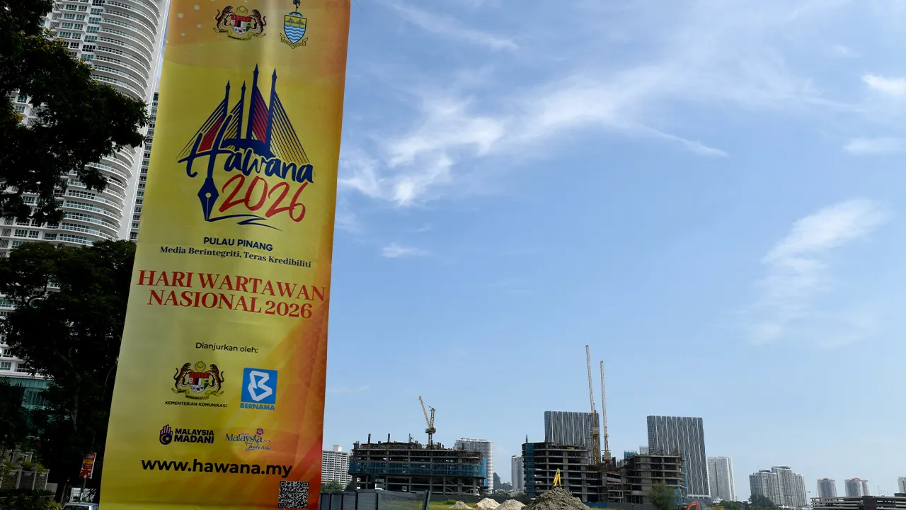 GEORGE TOWN, 16 Jun -- Gegantung Hari Wartawan Nasional (HAWANA) 2026 tampak nyata di kawasan Persiaran Gurney di sini menjelang sambutan kemuncak HAWANA 2026 yang akan berlangsung di Pusat Konvensyen PICCA @ Arena Butterworth, Ampang Jajar, Butterworth pada 20 Jun ini.  Perdana Menteri Datuk Seri Anwar Ibrahim dijangka merasmikan acara kemuncak tersebut.  HAWANA yang dianjurkan Kementerian Komunikasi dengan BERNAMA sebagai agensi pelaksana merupakan platform kemuncak dalam menghargai sumbangan, ketekunan s