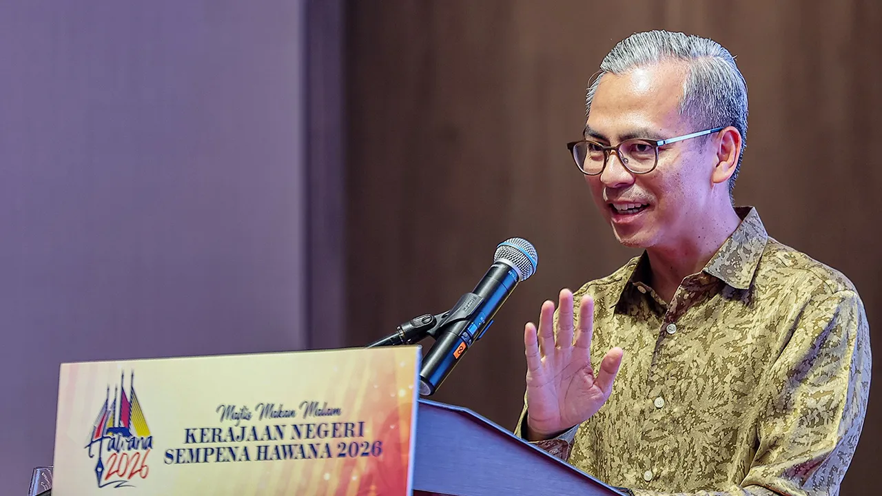 BUTTERWORTH, 19 Jun -- Menteri Komunikasi Datuk Fahmi Fadzil menyampaikan ucapan alu-aluan pada Majlis Makan Malam Kerajaan Negeri Pulau Pinang sempena Hari Wartawan Nasional (HAWANA) 2026 di Hotel Crowne Plaza, Penang malam ini.  --fotoBERNAMA (2026) HAK CIPTA TERPELIHARA