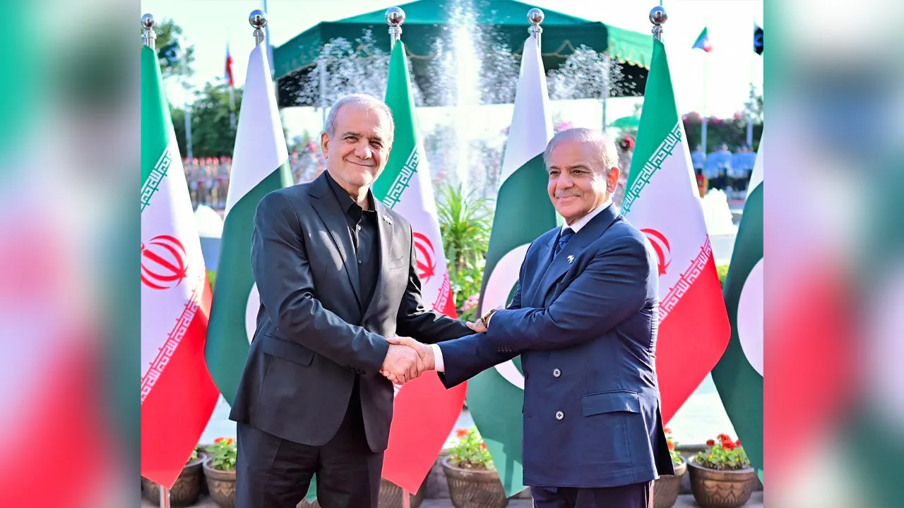 Pakistan's Prime Minister Shehbaz Sharif receives the President of Iran, Masoud Pezeshkian, upon his arrival at the Prime Minister's House in Islamabad, Pakistan, June 23, 2026. External Publicity Wing (EPW)/Handout via REUTERS ATTENTION EDITORS - THIS PICTURE WAS PROVIDED BY A THIRD PARTY. NO RESALES. NO ARCHIVES.