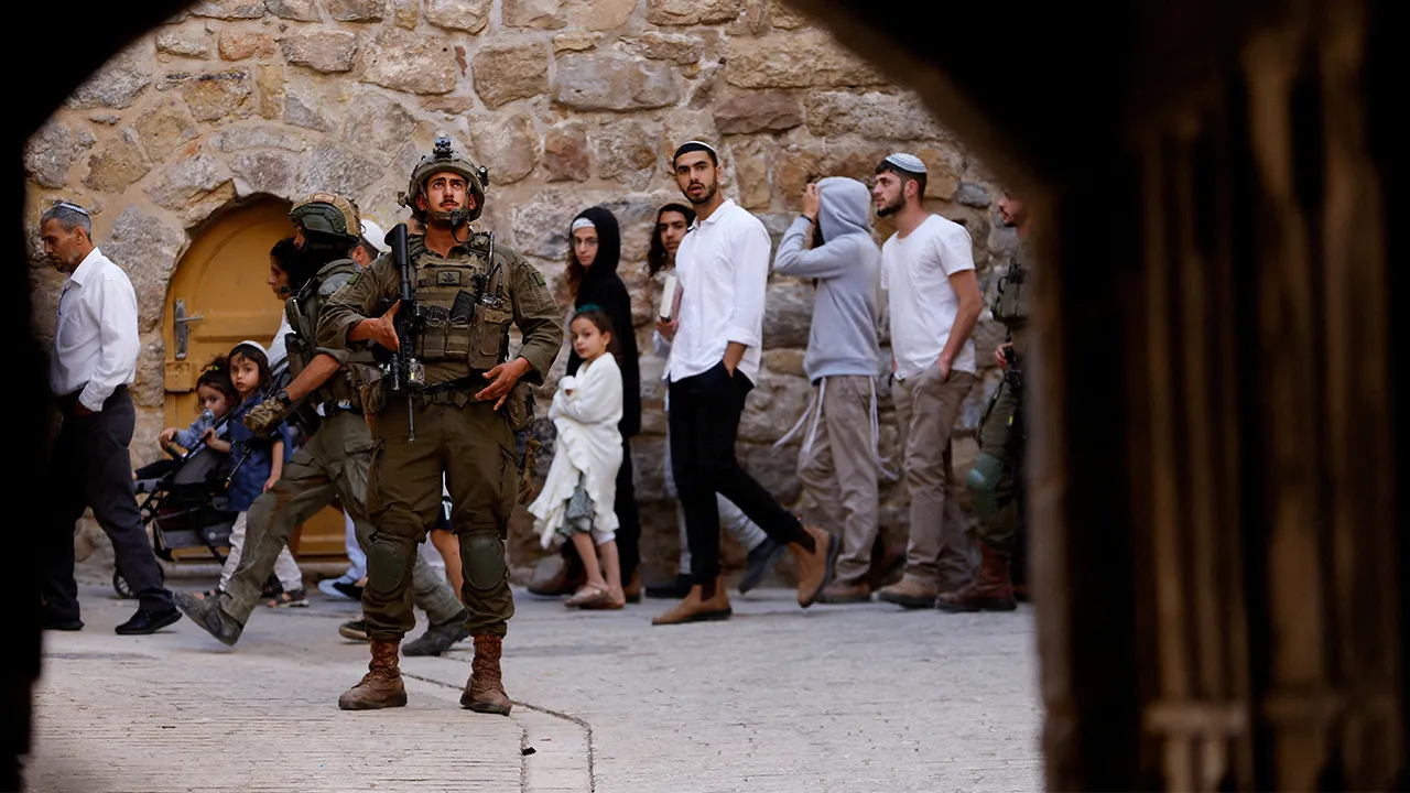Israeli soldiers keep watch during a weekly settlers' tour in Hebron, in the Israeli-occupied West Bank, May 23, 2026. REUTERS/Mussa Qawasma TPX IMAGES OF THE DAY