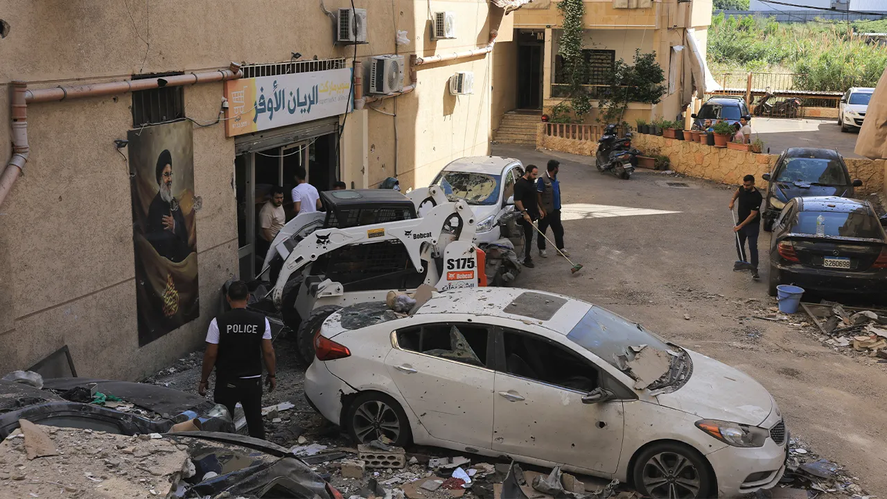 People clear the debris at the site of an Israeli strike on Beirut's southern suburbs, Lebanon, May 28, 2026. REUTERS/Raghed Waked