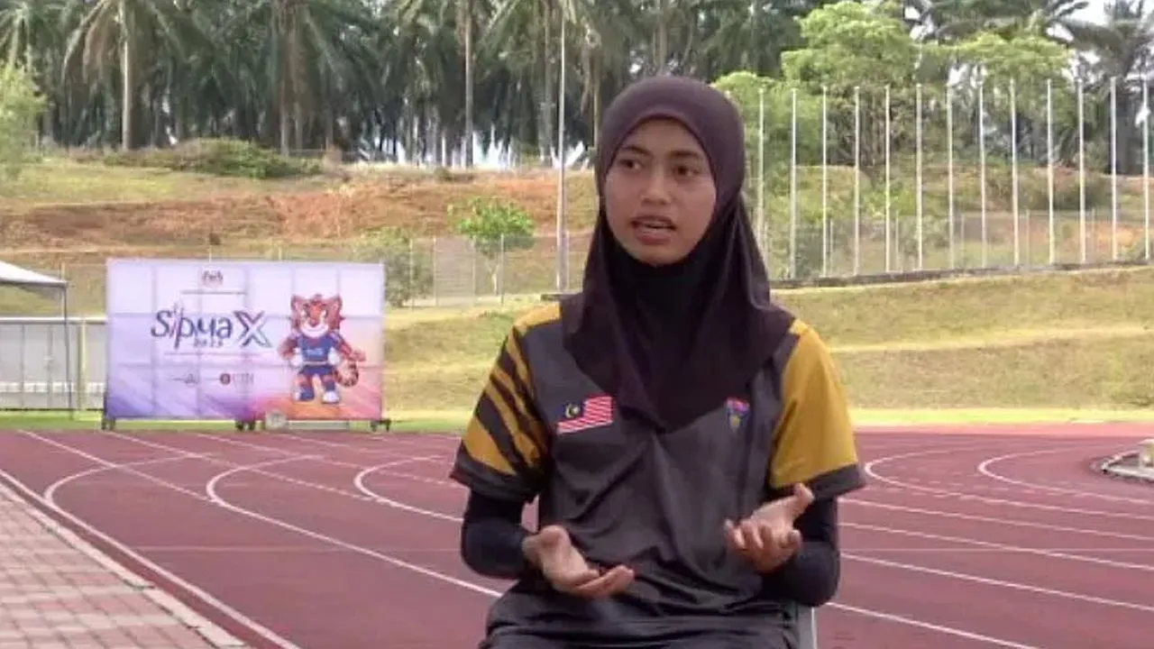 Pelari pecut wanita negara, Izzatul Musfirah Ahmad Kamal, meluahkan hasratnya untuk terus mencipta sensasi dalam Kejohanan Sukan Institusi Pendidikan Malaysia (SIPMA) 2025 di Johor Bahru minggu ini. -- stadiumastro