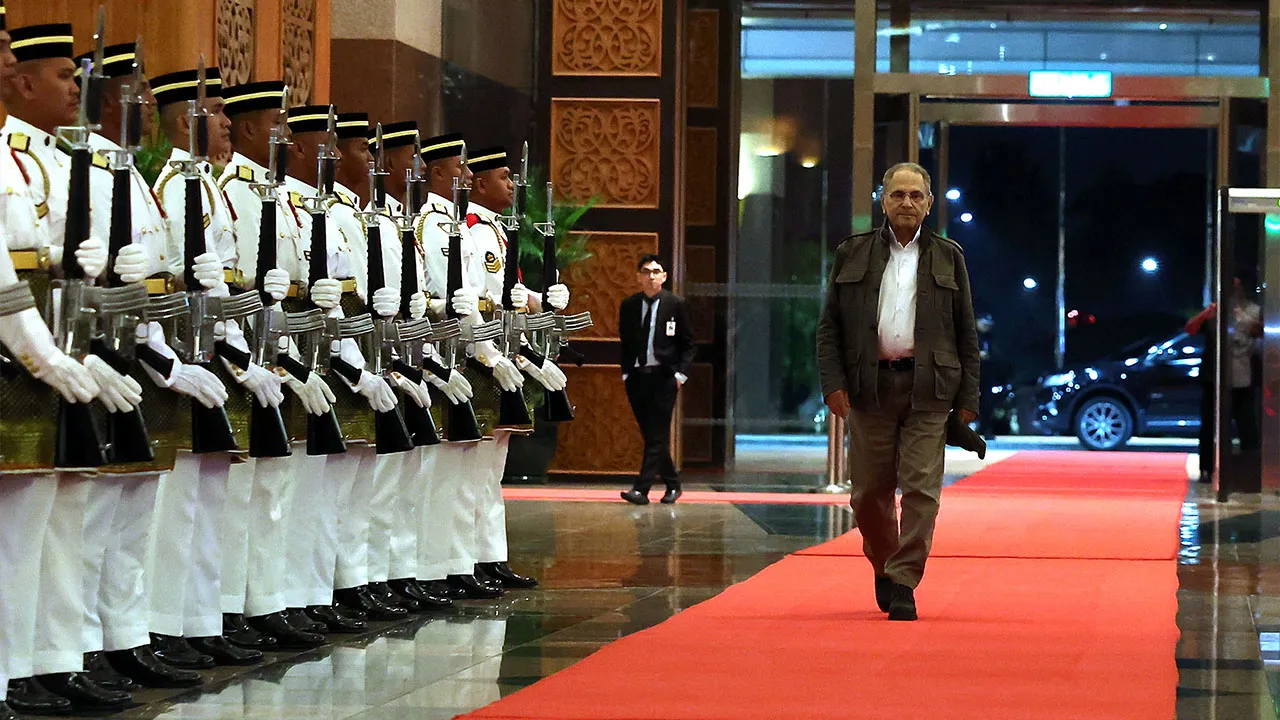 SEPANG, 17 Jun -- Presiden Timor-Leste Jose Ramos-Horta berlepas pulang ke Dili awal pagi ini selepas mengakhiri lawatan khas selama lima hari ke Malaysia bagi memperkukuh kerjasama dua hala dan hubungan serantau._BERNAMA