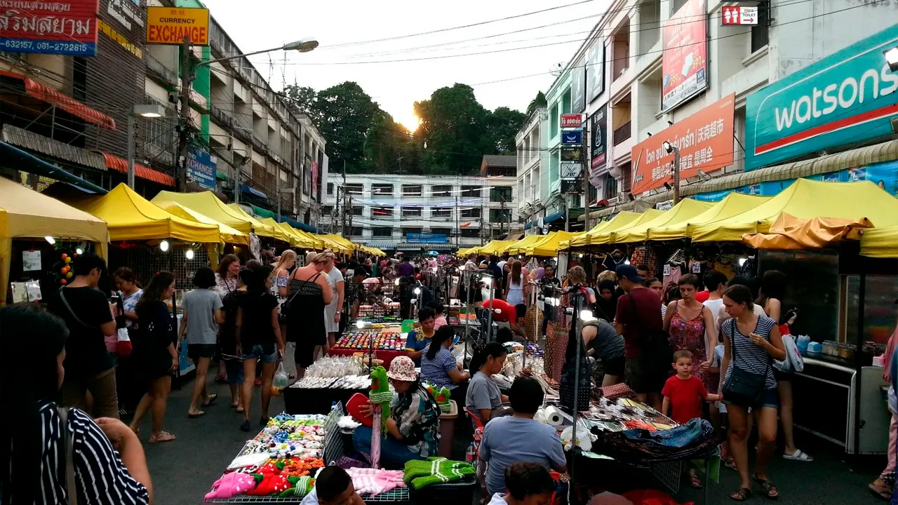 Walking Street in Krabi Town_thailandlife.info