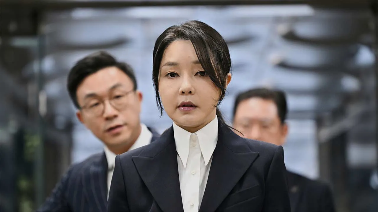 FILE - South Korea's former first lady Kim Keon Hee, wife of impeached former president Yoon Suk Yeol, arrives at a court to attend a hearing to review her arrest warrant requested by special prosecutors, in Seoul, South Korea, on Aug. 12, 2025. (Jung Yeon-je/Pool Photo via AP, File)