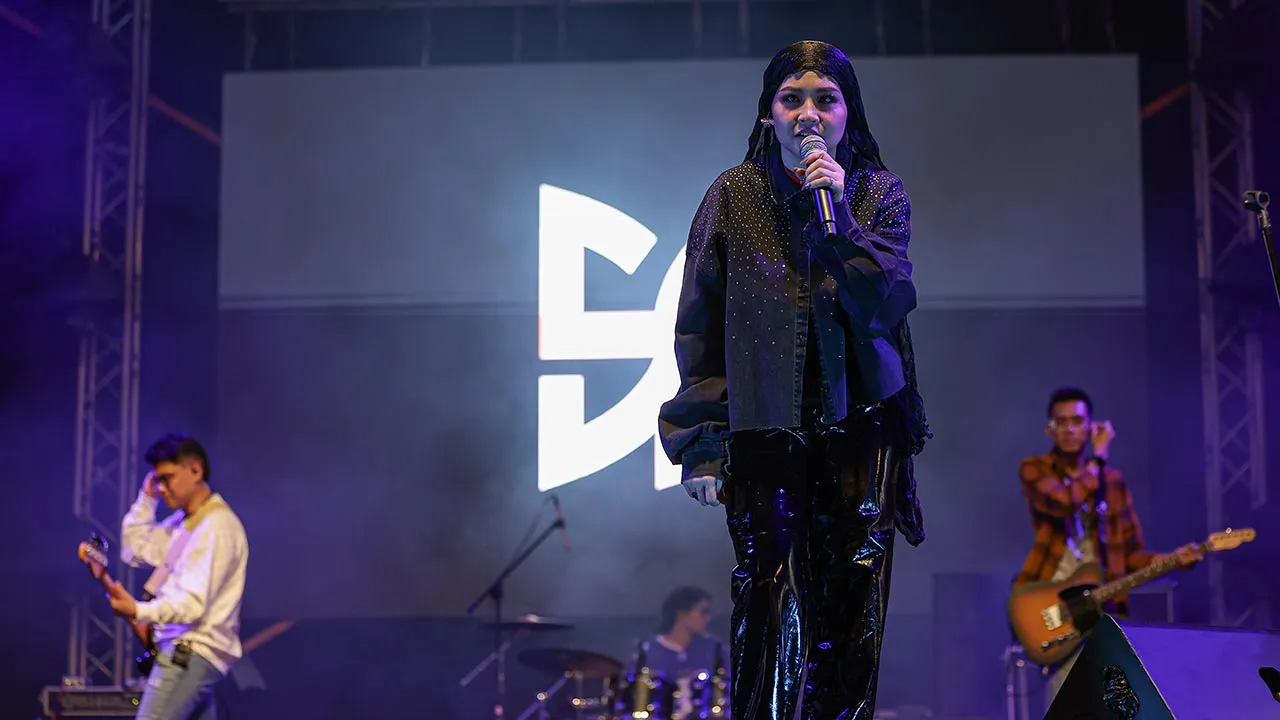 BUTTERWORTH, 19 Jun -- Kumpulan Sakura Band menghiburkan orang ramai pada Konsert RIUH Pi HAWANA 2026 di tapak parkir Pusat Konvensyen PICCA@Butterworth malam ini.  Karnival RIUH Pi HAWANA yang diadakan selama tiga hari bermula hari ini menampilkan persembahan artis tempatan seperti Exists, Bunkface, Masdo, Budak Nakal Hujung Simpang dan Chelsea Ng.  --fotoBERNAMA (2026) HAK CIPTA TERPELIHARA