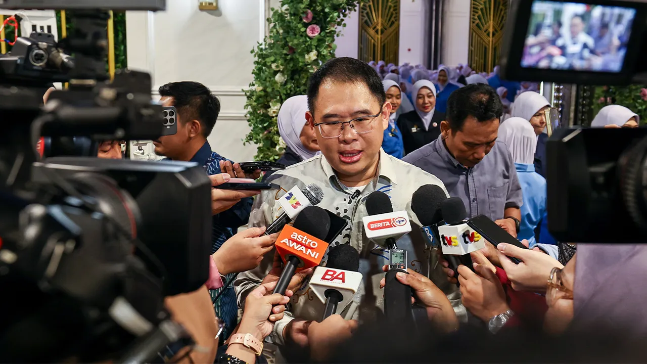 ISKANDAR PUTERI, 4 Jun -- Pengerusi Jawatankuasa Kesihatan dan Alam Sekitar Johor Ling Tian Soon bercakap kepada pemberita selepas hadir pada Sambutan Hari Jururawat Peringkat Negeri Johor di Sunway Hotel Big Box hari ini.  -- fotoBERNAMA (2026) HAK CIPTA TERPELIHARA