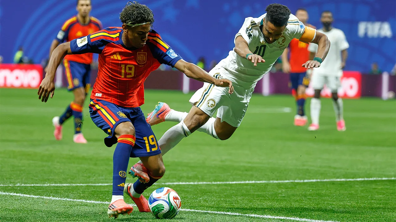 Spain's Lamine Yamal, left, and Saudi Arabia's Salem Aldawsari battle for the ball during the World Cup Group H soccer match between Spain and Saudi Arabia in Atlanta, Sunday, June 21, 2026. (AP Photo/Erik S.Lesser)
