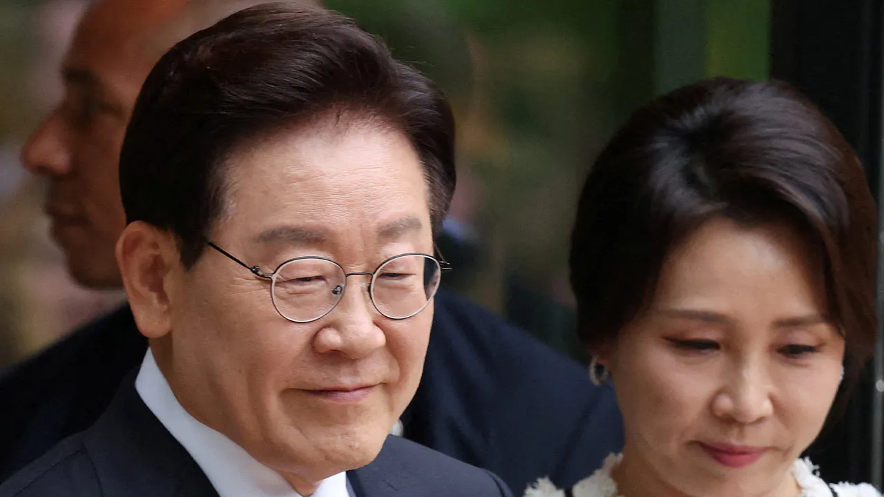 FILE PHOTO: South Korea's President Lee Jae-myung and South Korea's first lady Kim Hea Kyung arrive before a family photo prior to a gala dinner as part of the G7 summit in Evian-les-Bains, France, June 16, 2026. Ludovic Marin/Pool via REUTERS/File Photo