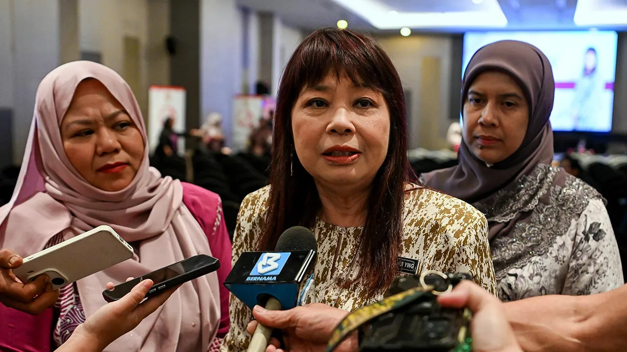 PORT DICKSON, 18 Jun -- Timbalan Menteri Pembangunan Wanita, Keluarga dan Masyarakat Lim Hui Ying (tengah) ketika ditemui pemberita pada Program Toleransi Sifar Keganasan: Say No To Sexual Harassment di sebuah hotel, hari ini.  --fotoBERNAMA (2026) HAK CIPTA TERPELIHARA