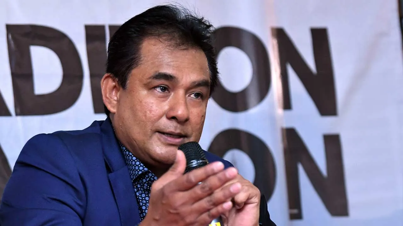 KUALA LUMPUR, 15 Feb -- Ketua Pegawai Eksekutif LTDL M Kumaresan ketika sidang media sempena pengenalan laluan baru bagi Perlumbaan Le Tour de Langkawi (LTDL) 2018 hari ini. Perlumbaan ini akan berlangsung pada 18 hingga 25 Mac depan yang melibatkan 22 pasukan yang terdiri daripada pasukan WorldTour, Pro-Continental, Continental serta pasukan kebangsaan. --fotoBERNAMA (2018) HAK CIPTA TERPELIHARA
