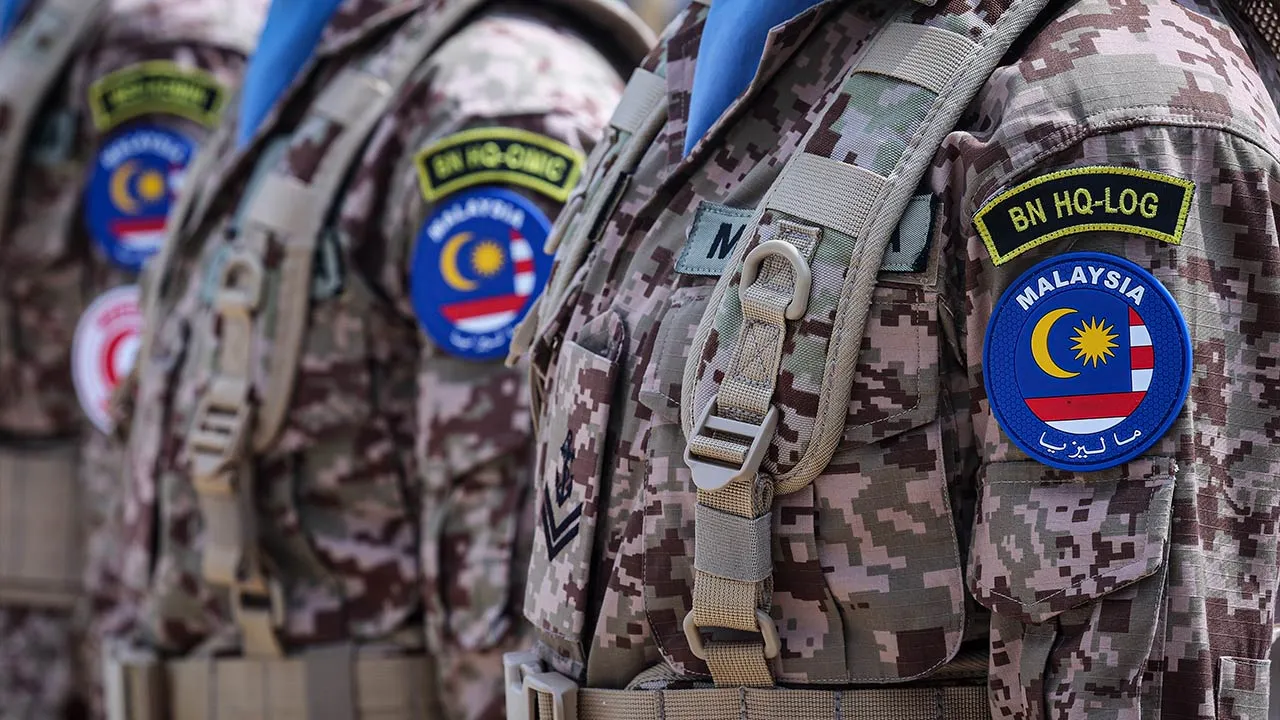 SUBANG, 6 Nov -- Anggota Malaysian Battalion (MALBATT) bersiap sedia pada majlis penghantaran Kumpulan Pertama Malaysian Battalion (MALBATT) 850-12 ke Lubnan di Pengkalan Udara Subang, hari ini.