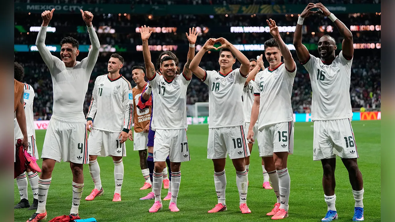 Players of Mexico celebrate after beating Czech in a World Cup Group A soccer match in Mexico City, Wednesday, June 24, 2026. (AP Photo/Silvia Izquierdo)