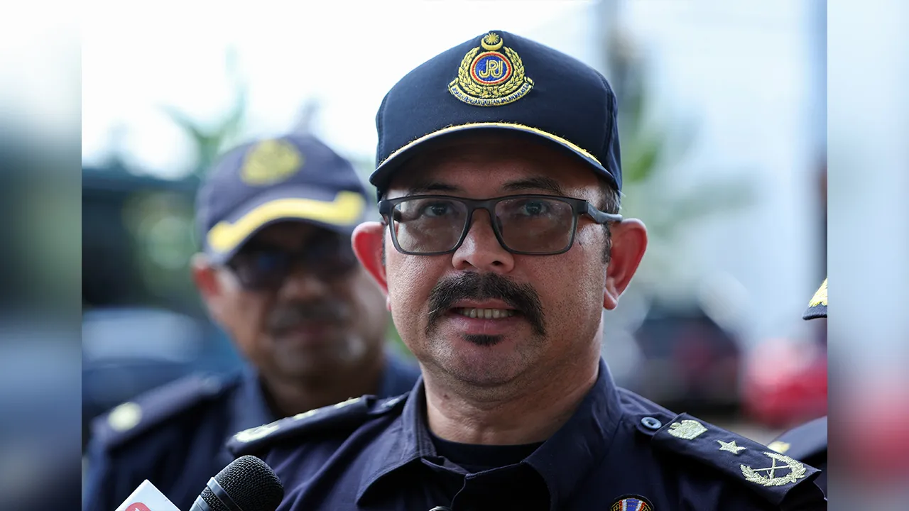 KOTA BHARU, 16 Mac - Pengarah Jabatan Pengangkutan Jalan (JPJ) Kelantan, Mohd Misuari Abdullah, ketika bercakap pada sidang media selepas meninjau Sistem Kesedaran Keselamatan Automatik (AWAS) di hadapan Istana Kubang Kerian hari ini.  -- fotoBERNAMA (2026) HAK CIPTA TERPELIHARA