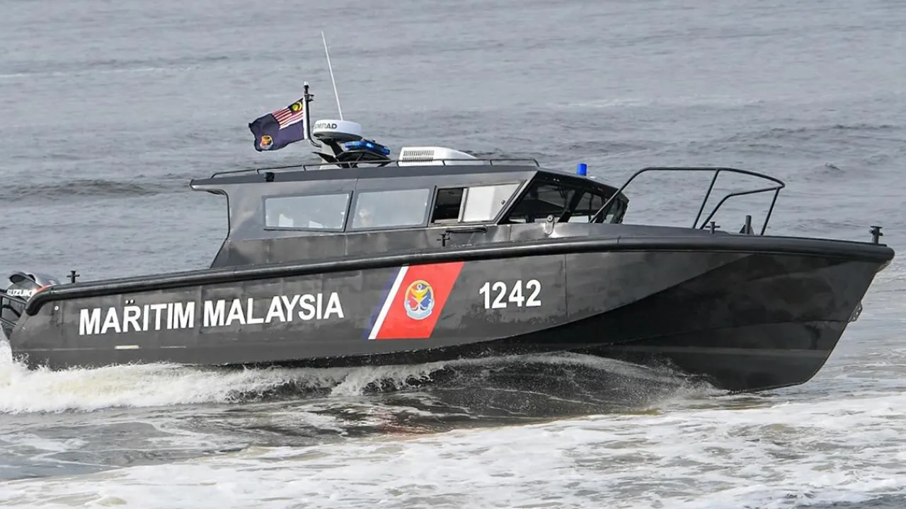 KOTA TINGGI, 20 Jun (Bernama) -- Agensi Penguatkuasaan Maritim Malaysia (APMM) mematahkan cubaan menyeludup keluar benih udang kara bernilai kira-kira RM2.6 juta di Jeti Tanjung Belungkor, dekat sini, semalam.