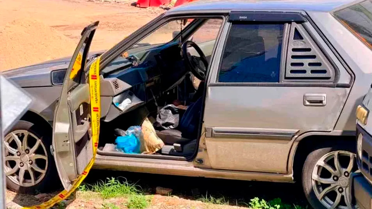 Seorang lelaki ditemukan meninggal dunia di dalam sebuah kereta yang diletakkan di Jalan Lintang Merdeka di sini pada Khamis._Sinar Harian