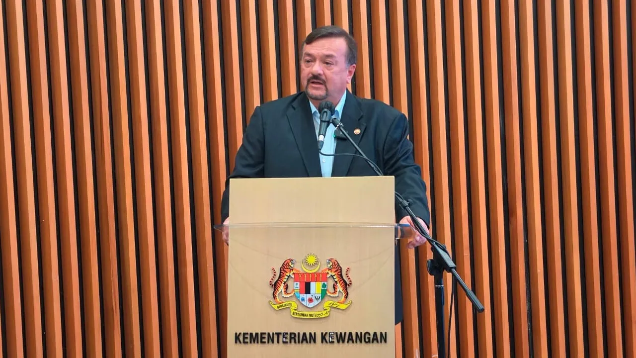 Menteri Kewangan II, Amir Hamzah. kredit Sallehin Ahmad
