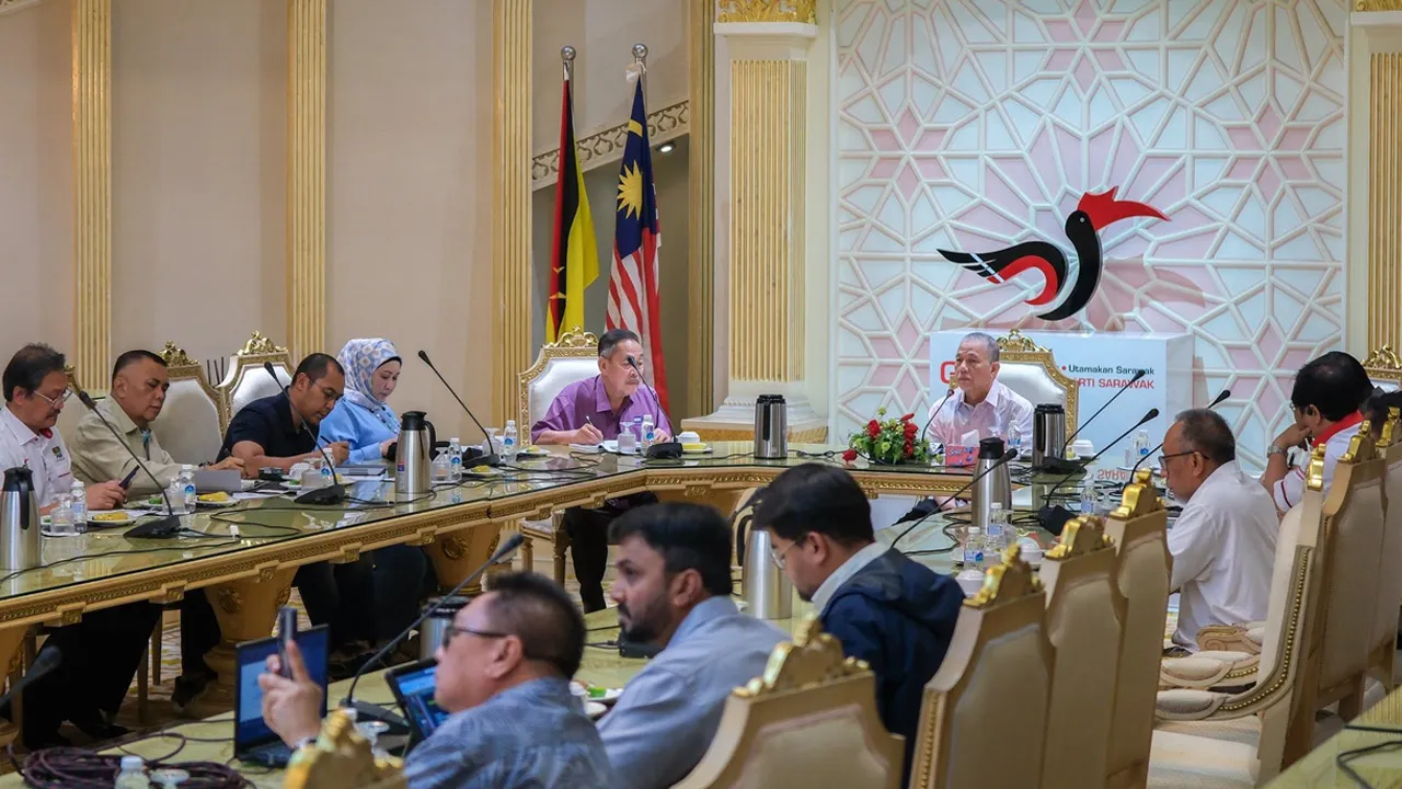 Petra Jaya | 28 Jun 2026 | Ahad Hari ini saya turut mempengerusikan Mesyuarat Jawatankuasa Induk Konvensyen Parti Pesaka Bumiputera Bersatu (PBB) Sarawak Zon Selatan bagi membincangkan segala persiapan menjelang penganjuran konvensyen yang dijadualkan berlangsung pada 20 September 2026. 